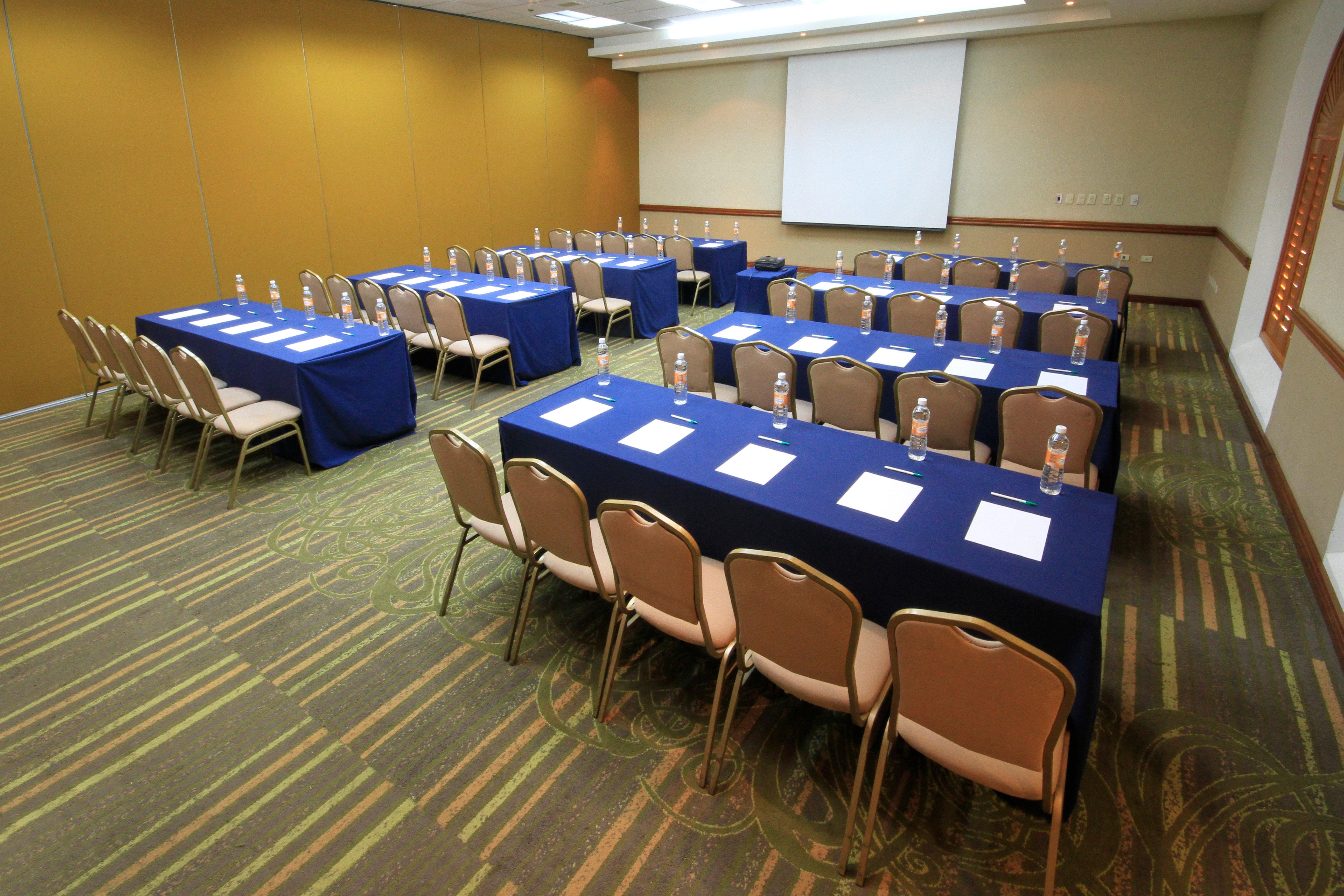 Holiday Inn Monclova By Ihg Exterior photo