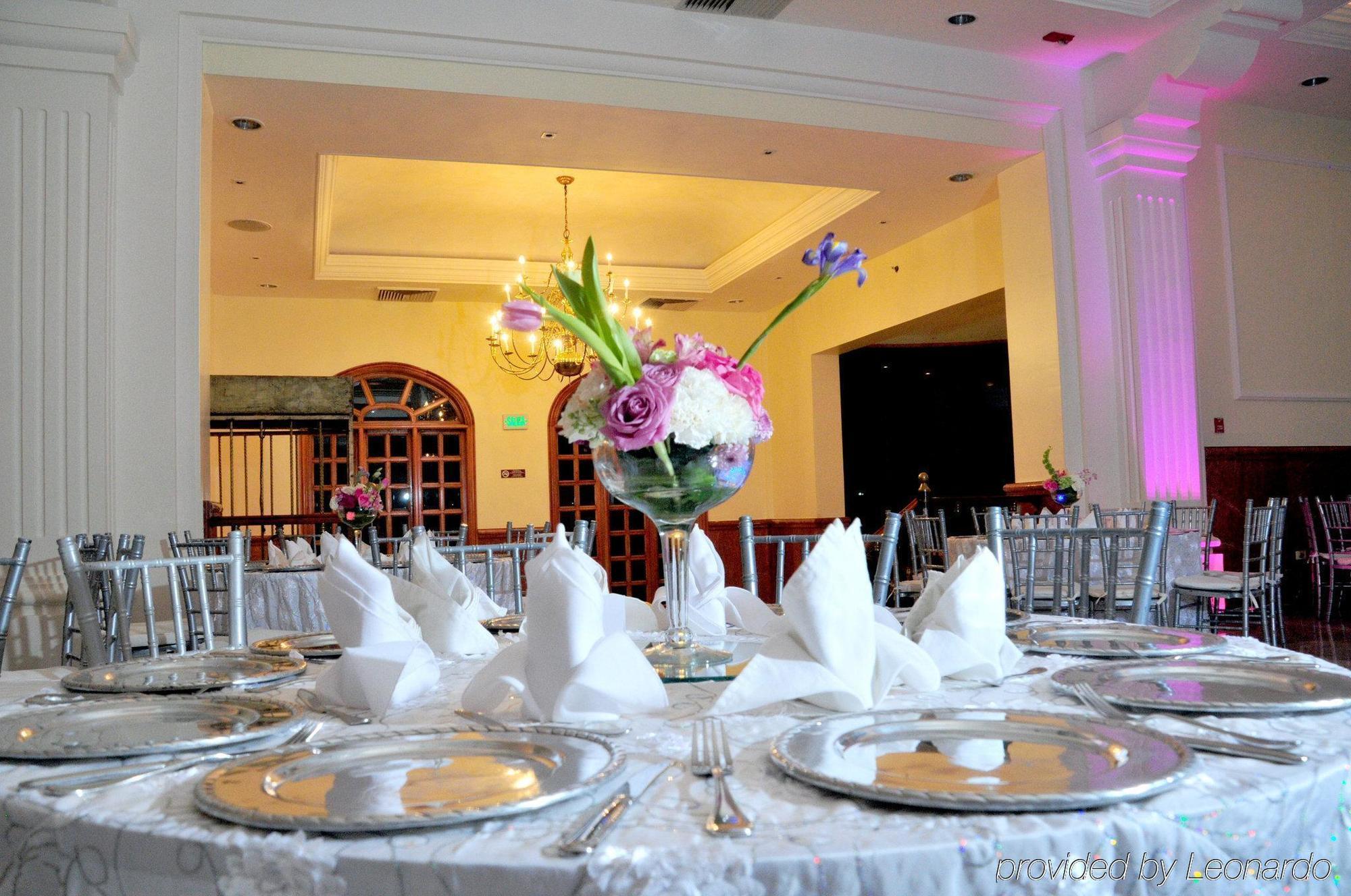 Holiday Inn Monclova By Ihg Exterior photo